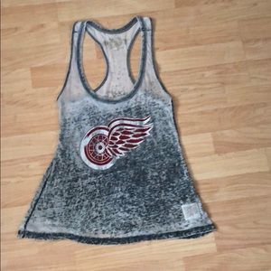 Size small red wings retro brand soft tank